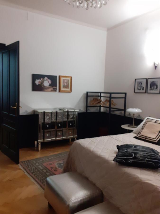 La Casa Di Gatsby Lusso In Pieno Centro Con Parcheggio Apartment Gorizia Luaran gambar